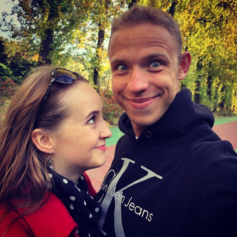 Martyna i Tomasz na jesiennym spacerze